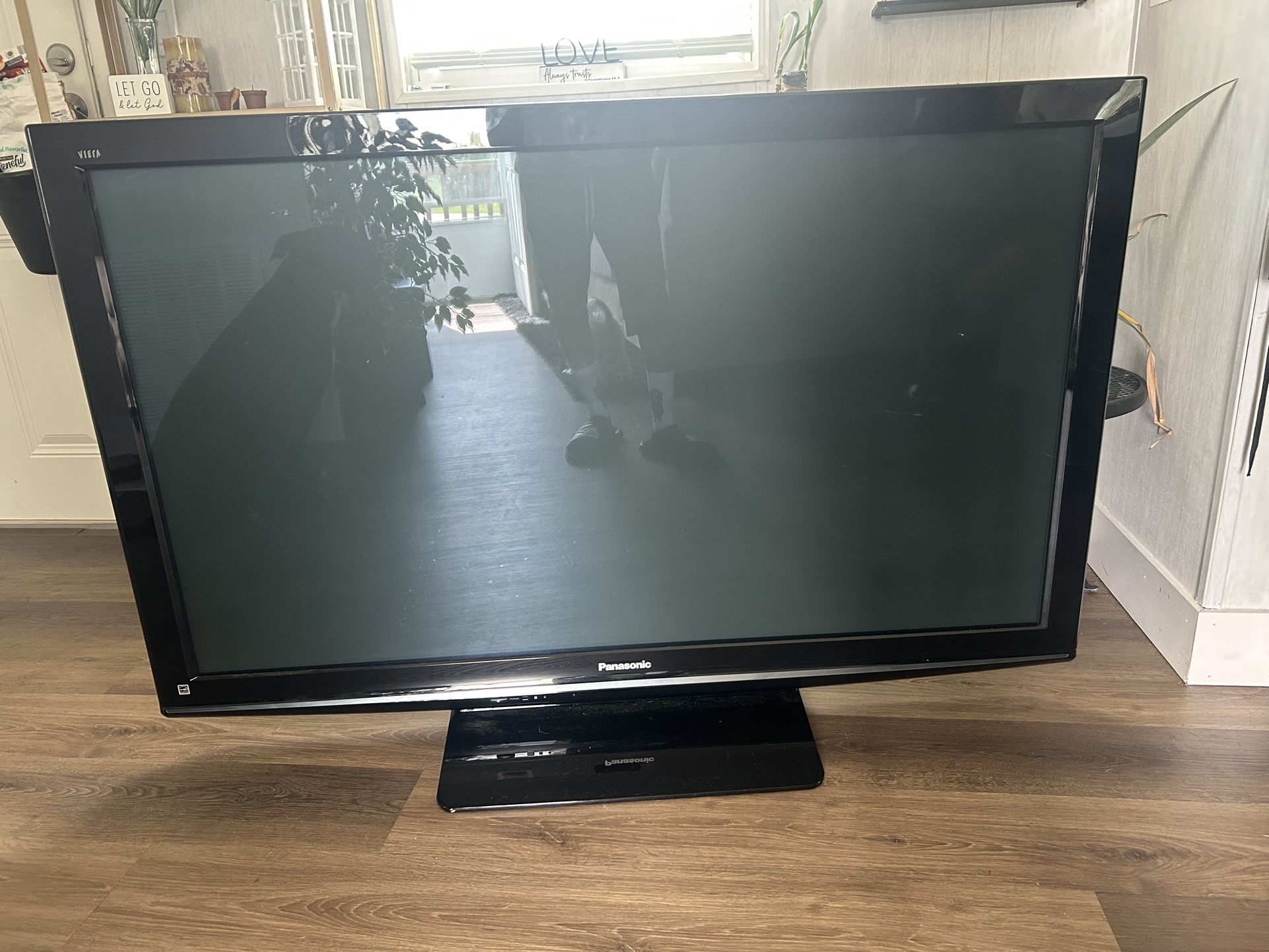 57 Inch Panasonic Flat Screen Tv