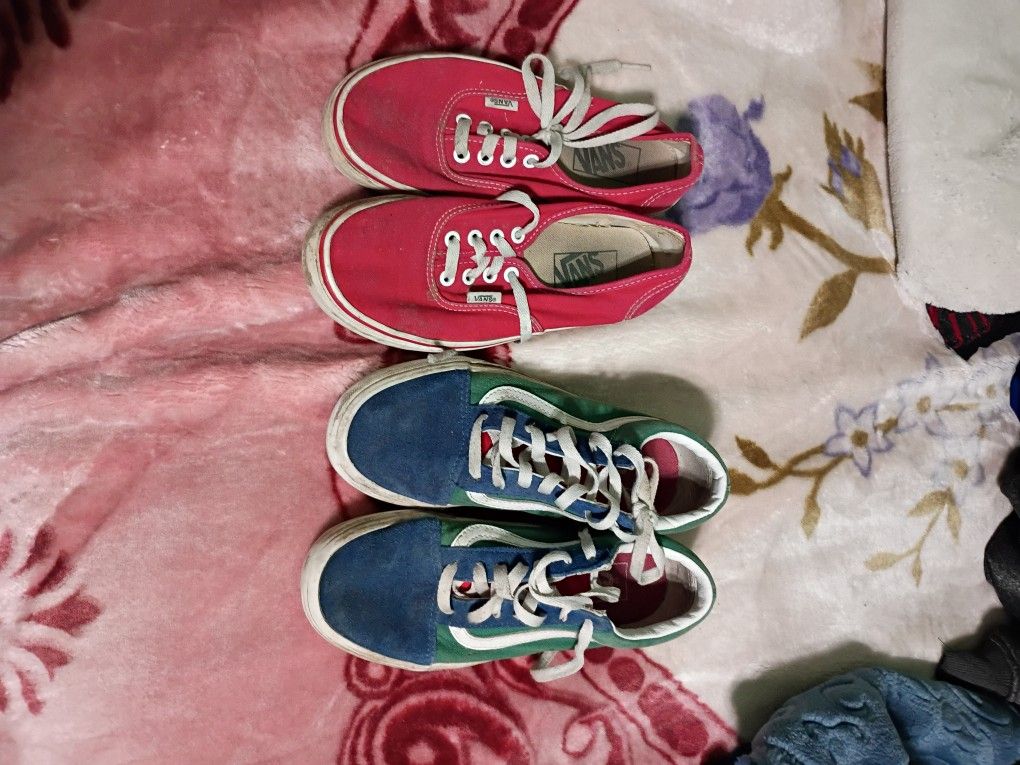 2 Sets Of Vans😁4.5 For Red 5 For Colorful 