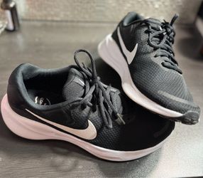 Nike Revolution Women’s Size 9.5