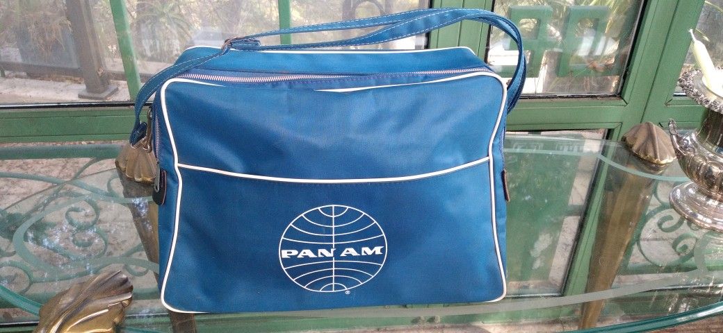 Four Vintage Airline Travel Bags From The 1960s / 1970s