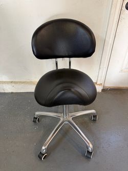 Rolling swivel chair