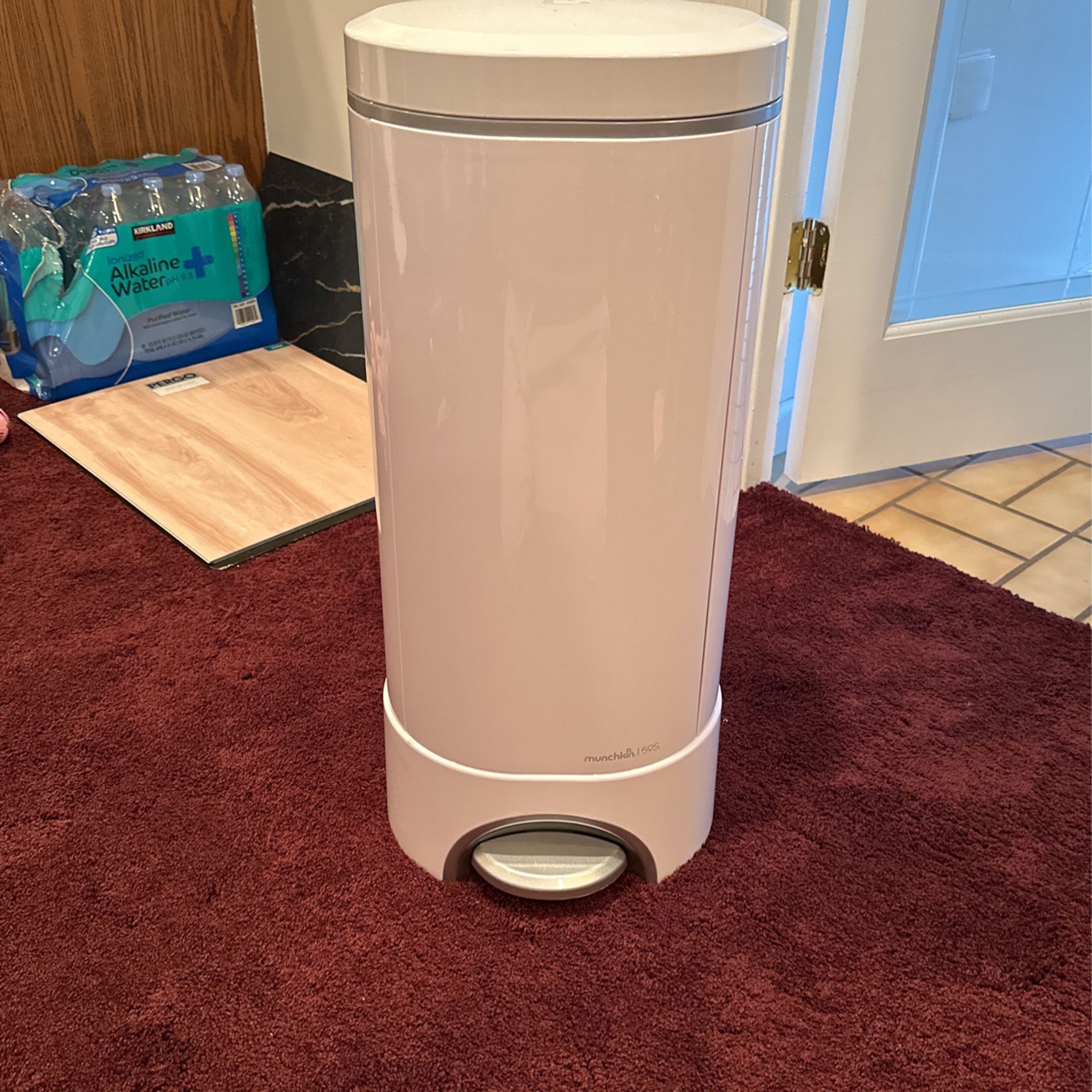 Munchkin Diaper Pail, With The Uv Light, Sanitation, Never Used.
