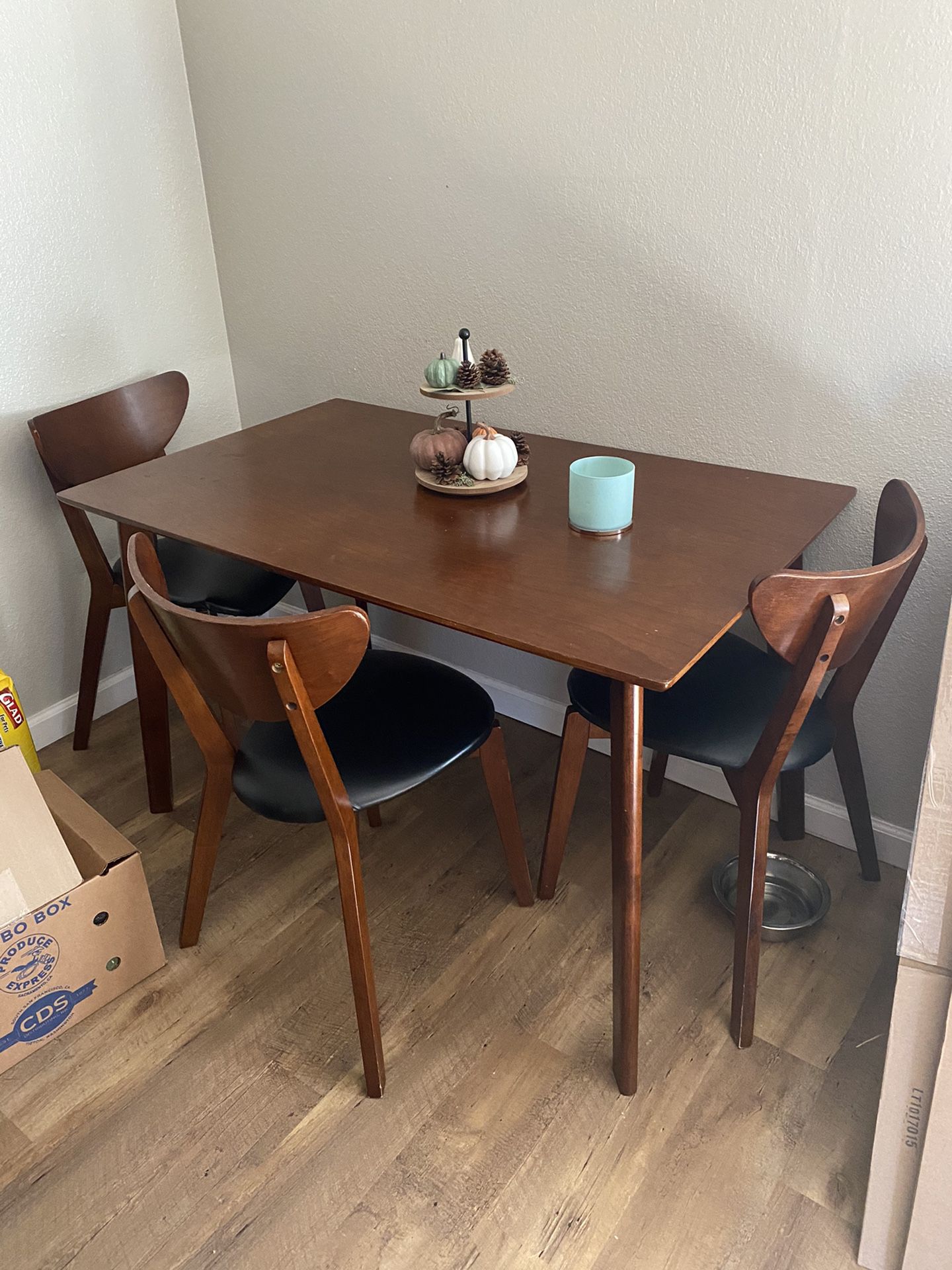 Dining Table + Chairs 
