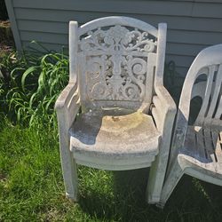 6 Plastic Patio Chairs 