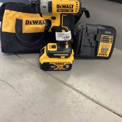 Dewalt (DCF887) 20v 1/2” Impact W/ Battery And Charger 