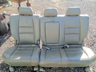 2005 Honda pilot rear seats.