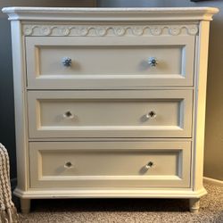 SIMPLY SHABBY CHIC WHITE DRESSER for Sale in Oak Glen, CA - OfferUp SIMPLY SHABBY CHIC WHITE DRESSER for Sale in Oak Glen, CA - OfferUp
