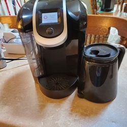 Kuerig coffee maker and carafe