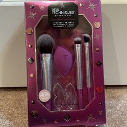Real Techniques make-up brushes, beauty blender & barrettes Set