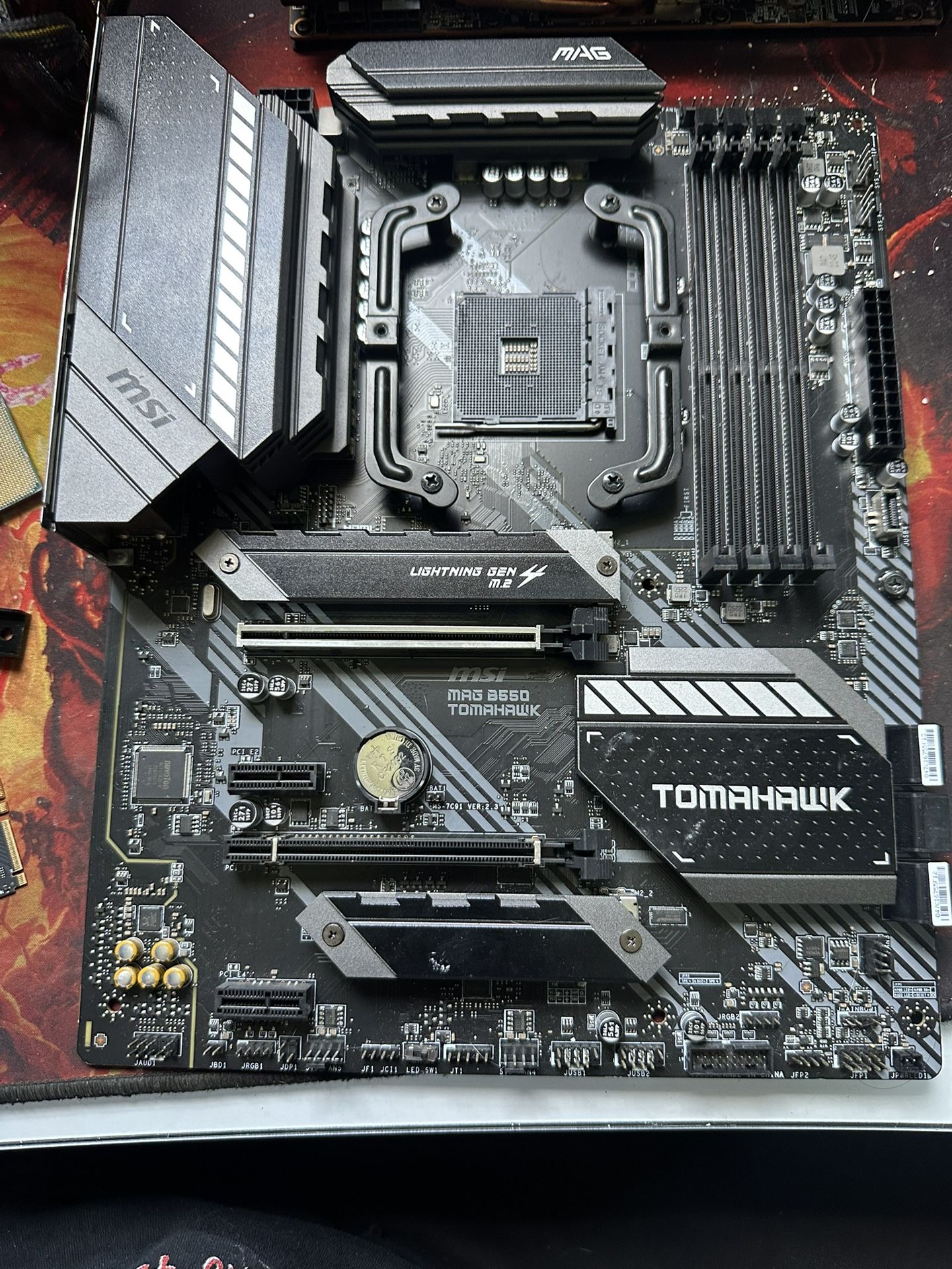 msi mag b550 Tomahawk motherboard