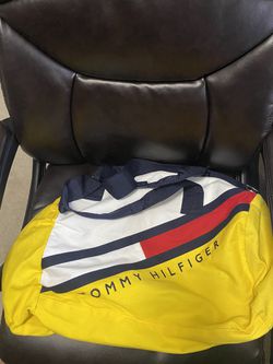 tommy hilfiger large duffle bag shipping only