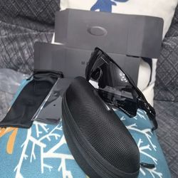 Oakley Prizm Black Sunglasses w/ Box, Hard Case & Pouch – Like New