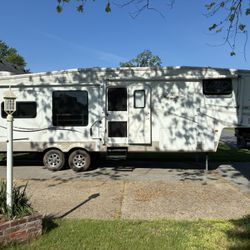 34 Foot 5th Wheel  2008 Montana