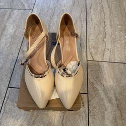 Woman’s Shoes, Size 38, US 7 1/2 Sapatias De Mujer Medida 38 US 7 1/2