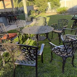 beautiful heavy table /chair 9 pcs  including table 