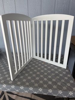 Pet gate 24” h x 40” wide. White.