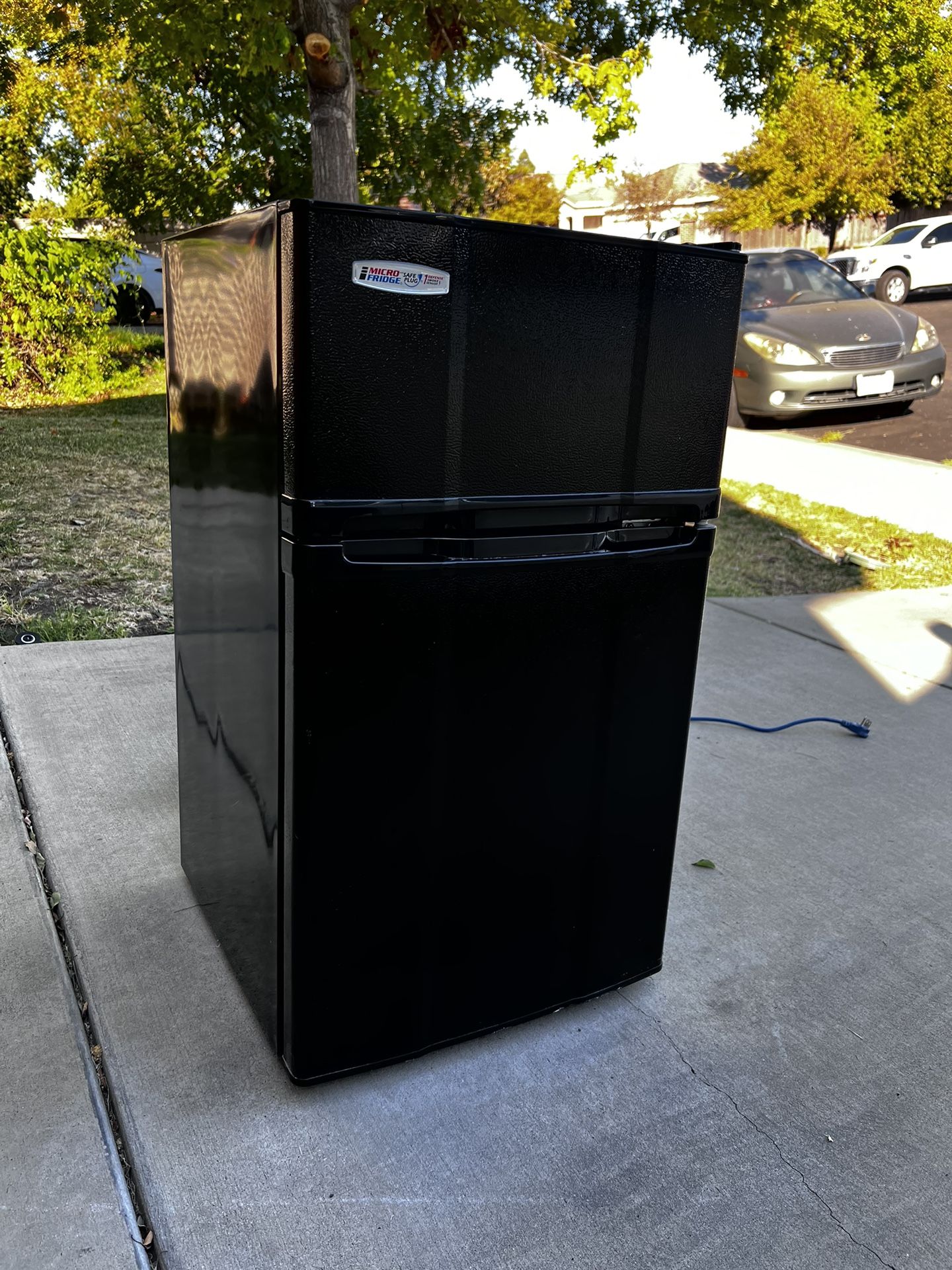 Mini fridge (first Come First Serve)