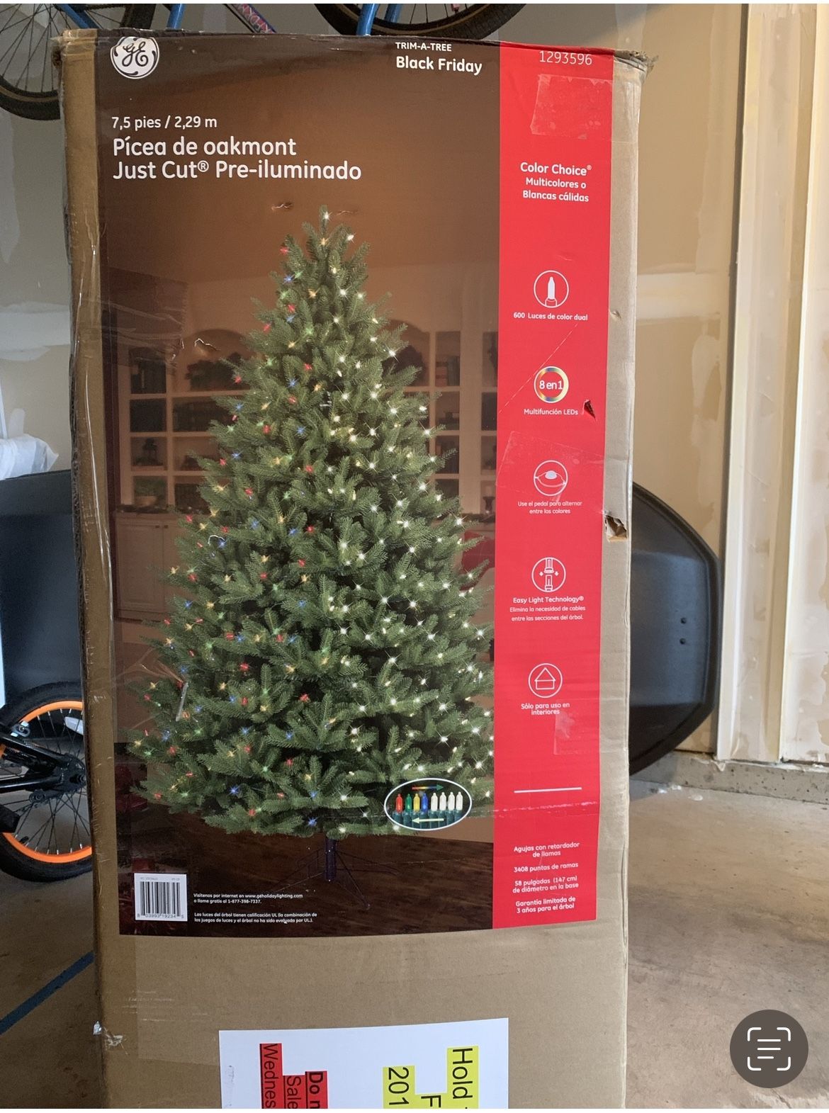 Pre Lit Christmas Tree for Sale in Bothell, WA OfferUp