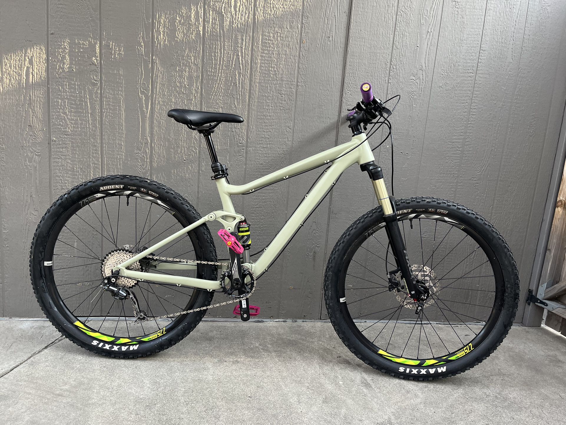 Giant Stance Mountain Bike 27.5 Wheels Small Frame
