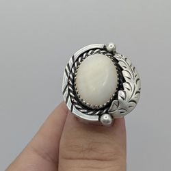 Vintage Navajo Mother Of Pearl Native American Ring Size 7 3/4