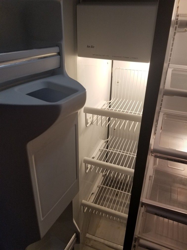 selling refrigerator in good condition