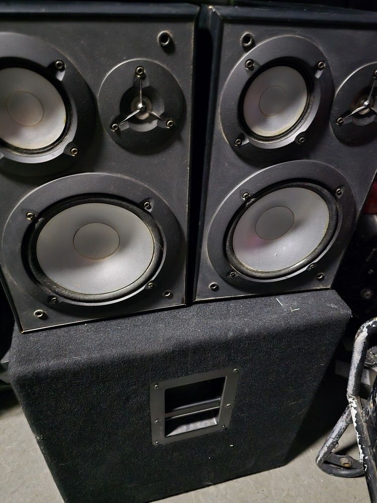 2 Yamaha NS 6390 70 Watt 3-way Bookshelf Speakers