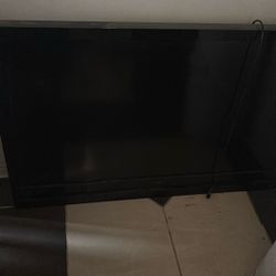 Vizio 42” TV.   Works And Comes With Remote 