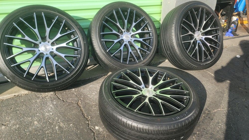 Wheel 18 5 Lugs 5x114.3 Like New