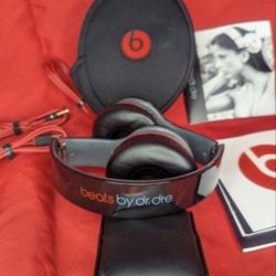 REDUCED MUST SELL - Beats Solo by Dr Dre wireless headphones new never used