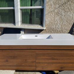 Wood & Ceramic Bathroom Vanity