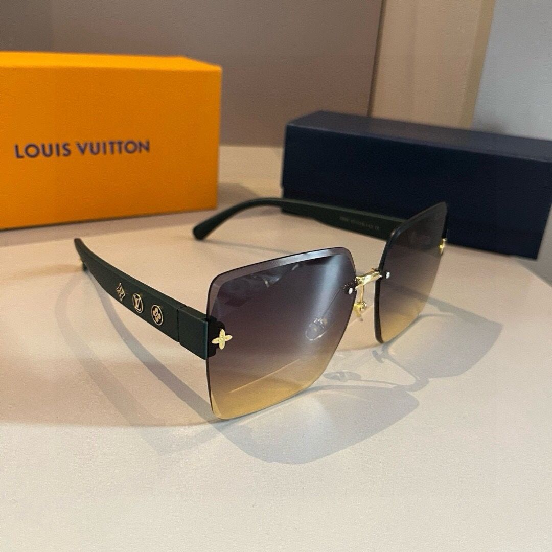 A same sunglasses for men and women