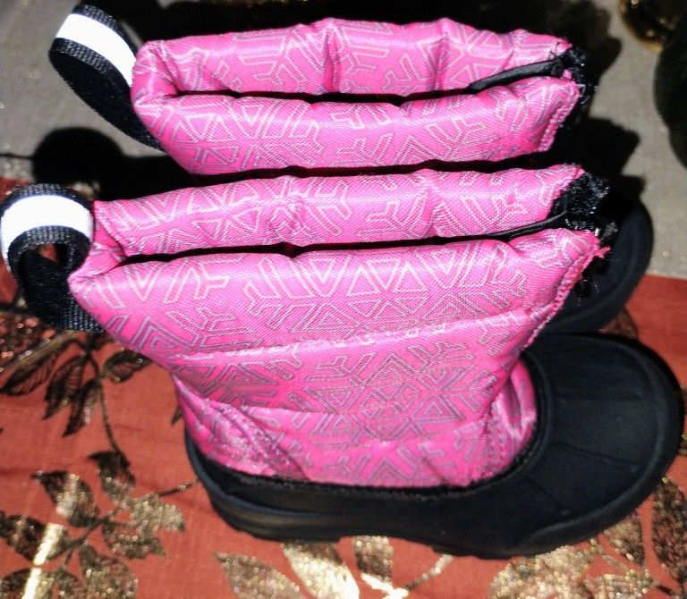 FIRM IN MERCED ‼️ TODDLER SNOW BOOTS SIZE 7