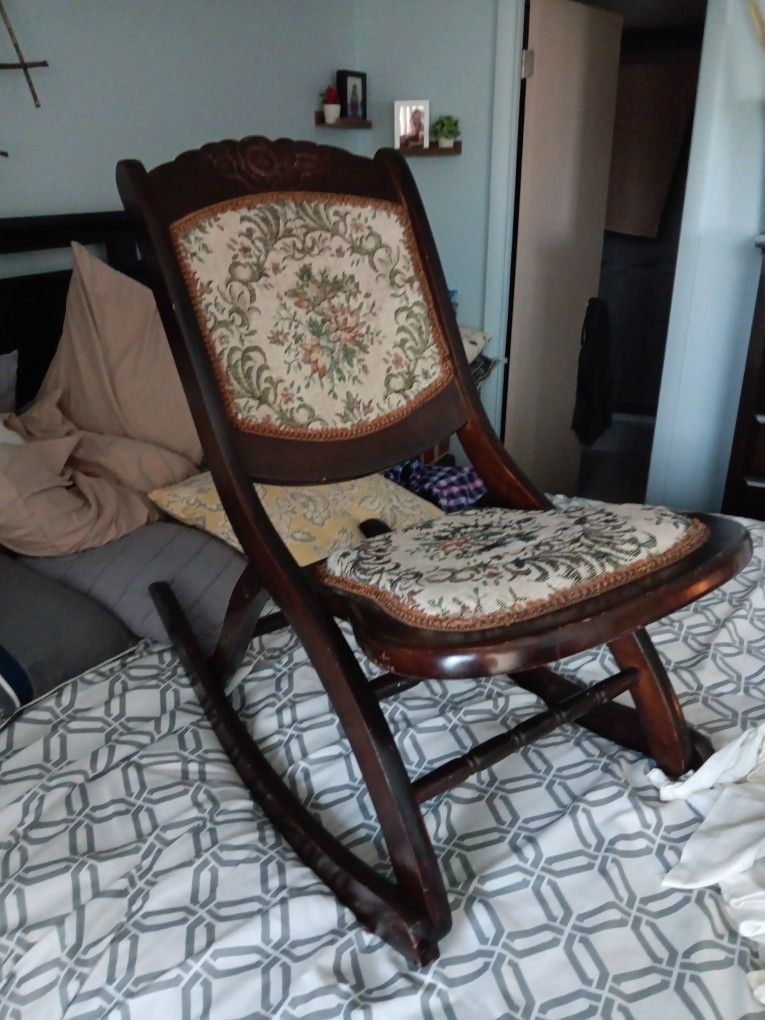 Antique Solid Wood Foldable Rocking Chair