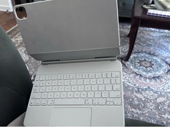 iPad Air 11 inch Keyboard Case – good Condition