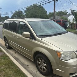 2010 Chrysler Town & Country