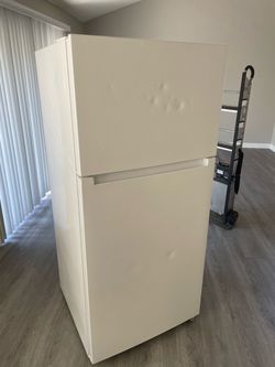 White&Stainless Top-Freezer Refrigerator