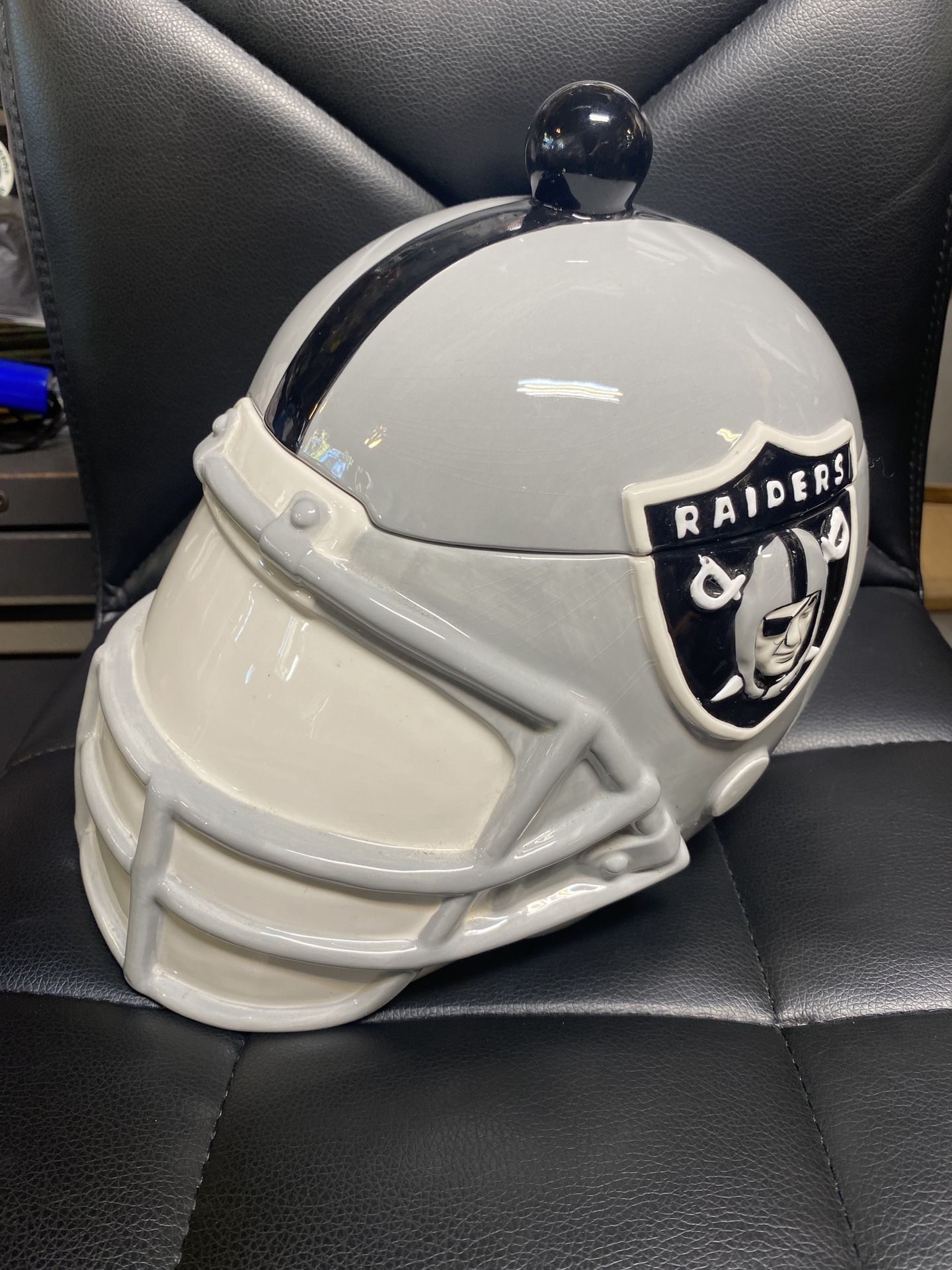 Rare Oakland Raiders Cookie / Chip Ceramic Helmet Bowl $80