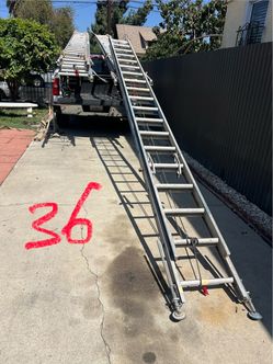 Escalera de 36 pies de aluminio, perfectas, condiciones muy barata