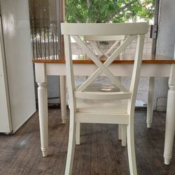 Table with 2 chairs