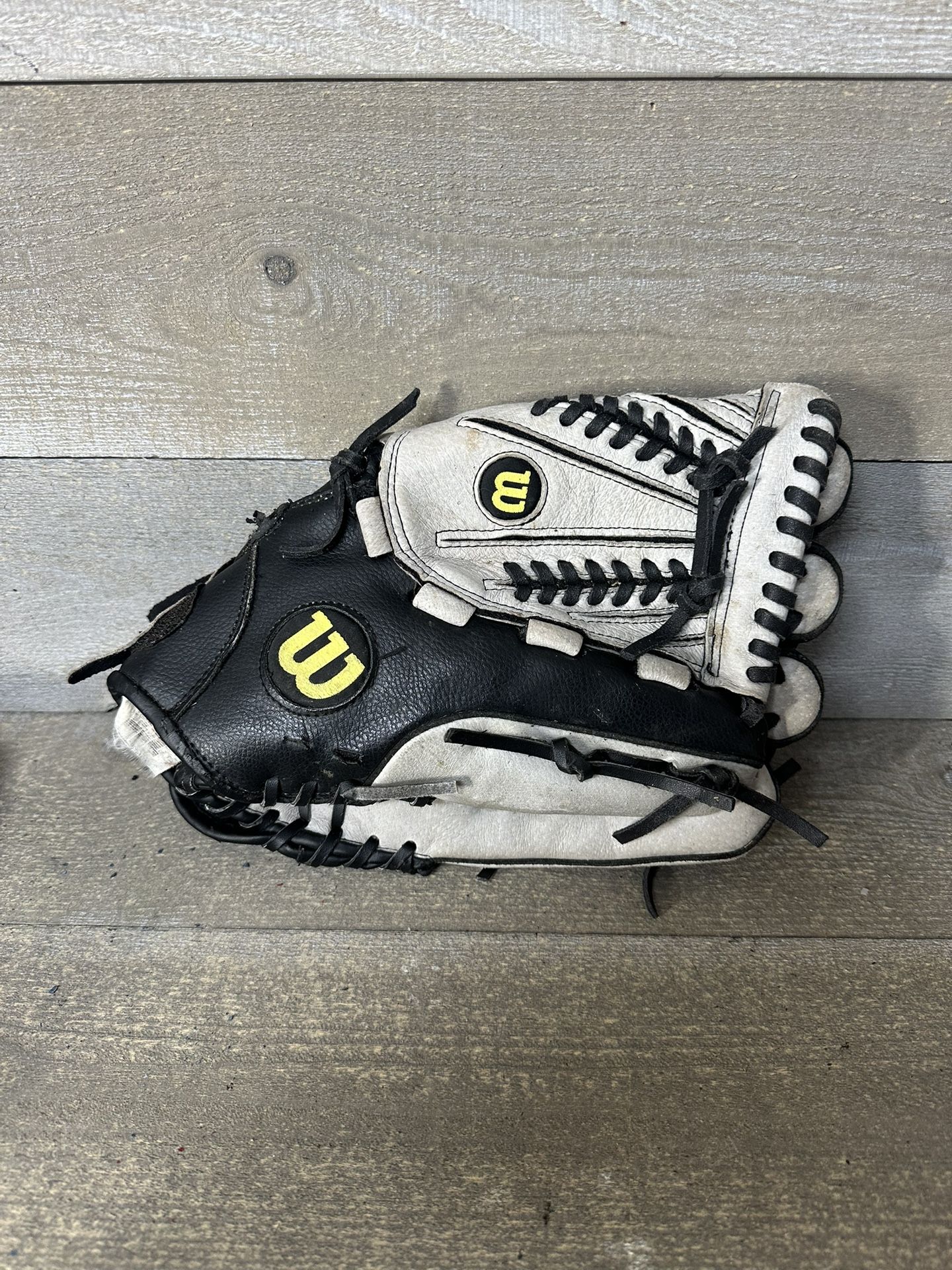 Wilson A360 A03RS15 13 Genuine Leather 13" Softball Glove Mitt Right Handed