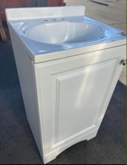 18" BATHROOM VANITY