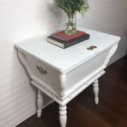 Awesome Vintage table... Freshly Painted And Distressed