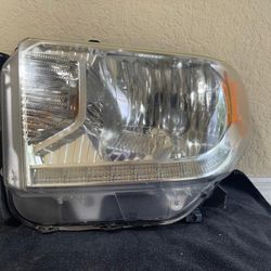 Toyota Tundra 2015 Headlight 