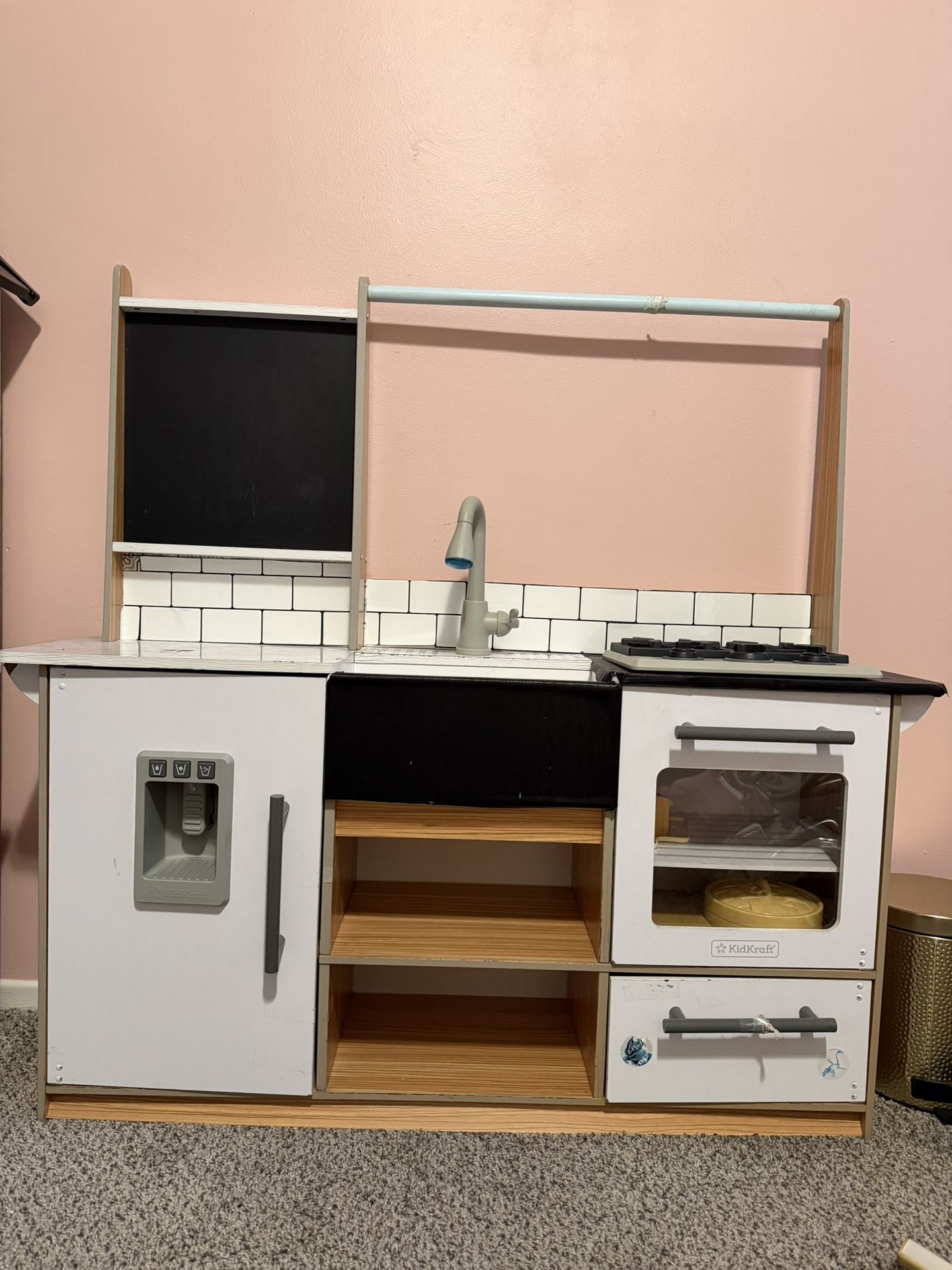 Play Kitchen 