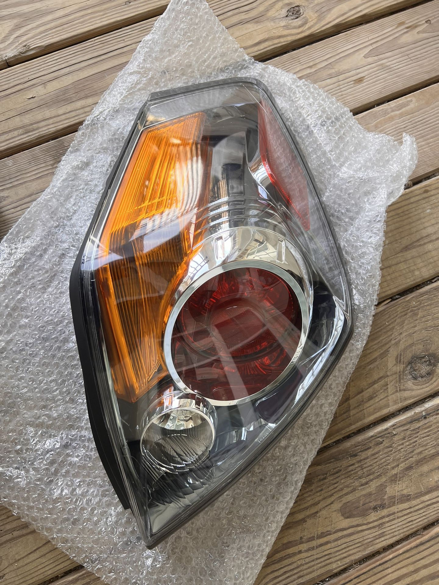 2009 Nissan Altima Tail light *Negotiable*