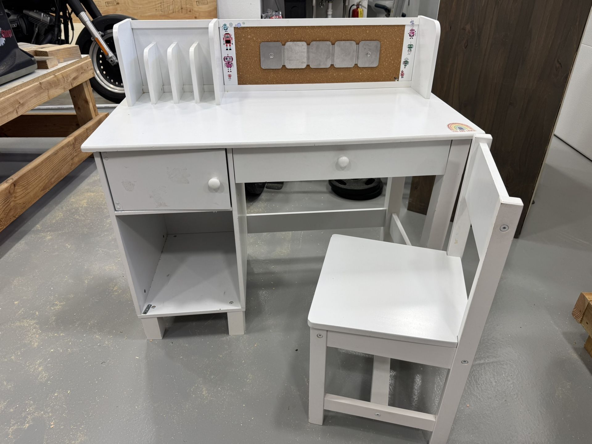 Kids Desk With Drawer