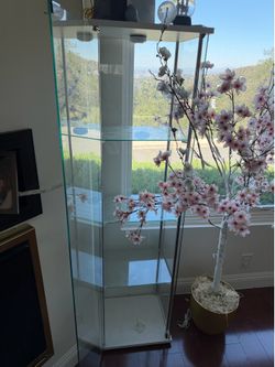 2 matching showcase towers