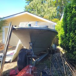 18' Bayliner Boat