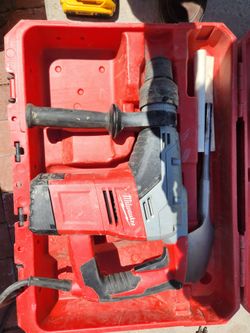Milwaukee SDS Max Corded Rotary Hammer Drill with Case & Chisel Bit
