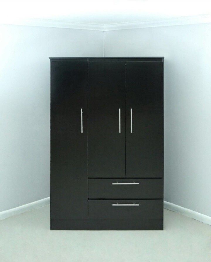 Armoire *** Brand New 